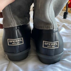 Like new Sperry rain boots!